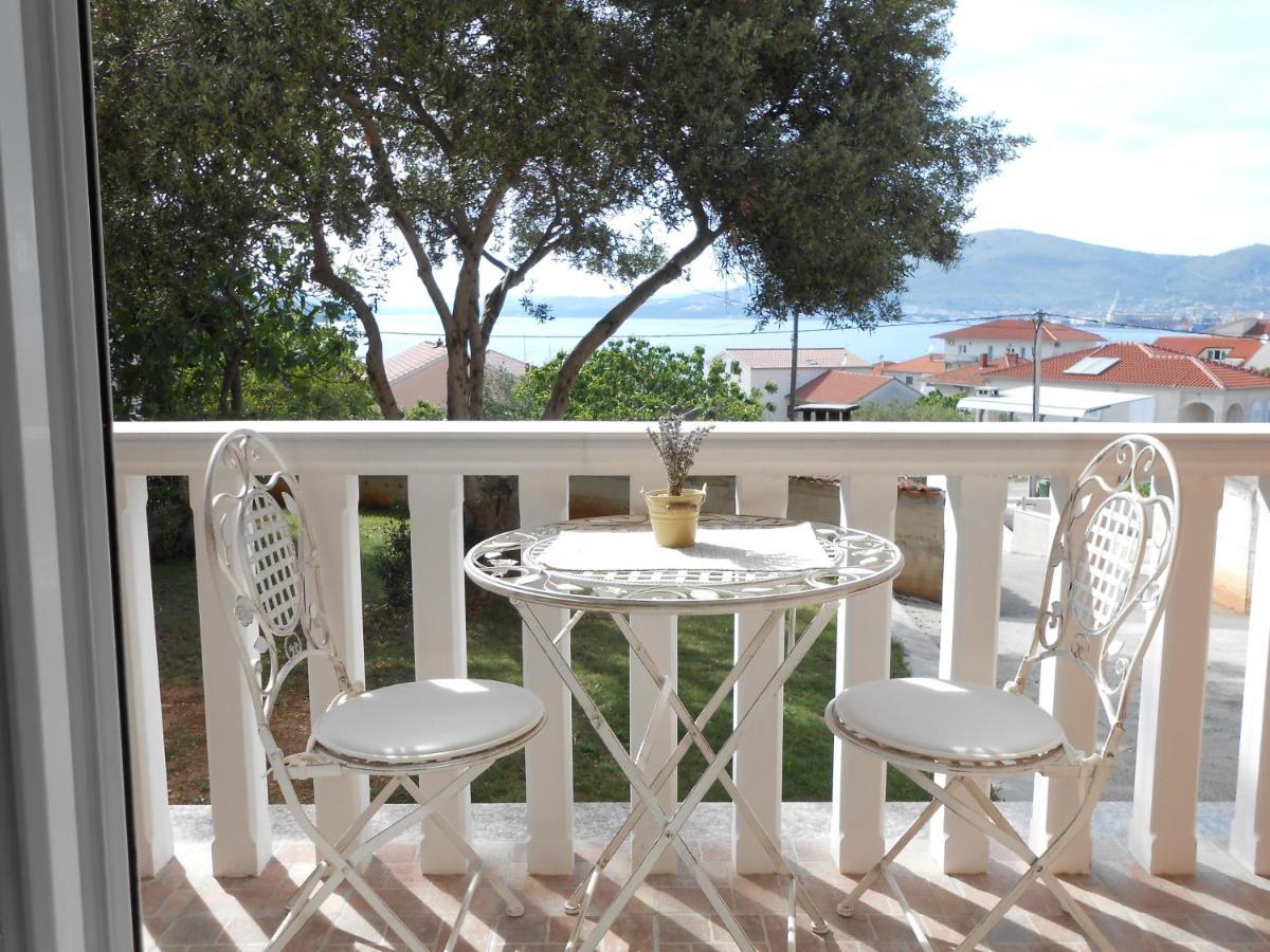 Apartments With A Parking Space Okrug Gornji, Ciovo - 13859 Trogir Exterior foto